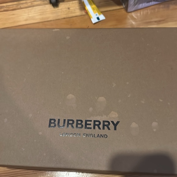 Black and white Burberry shoes - Picture 3 of 3